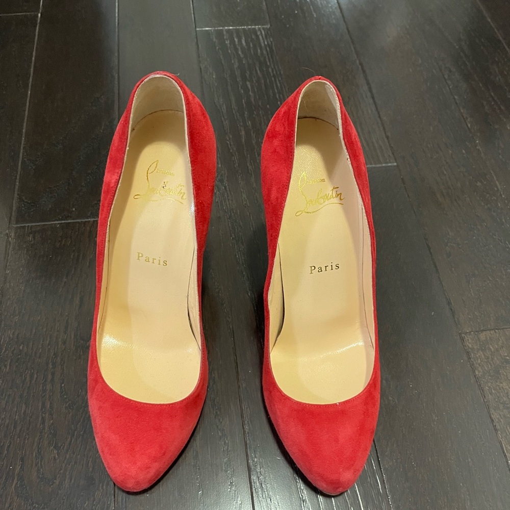 Authentic Christian Louboutin Red Heels. Size 38.5 (8.5)